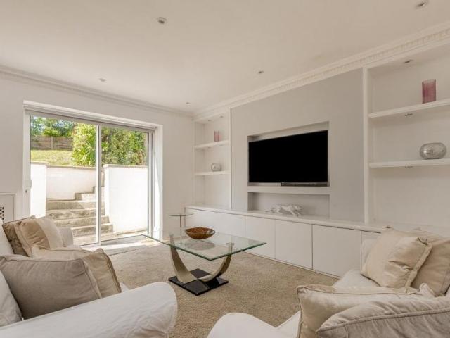 4 bedroom flat to rent