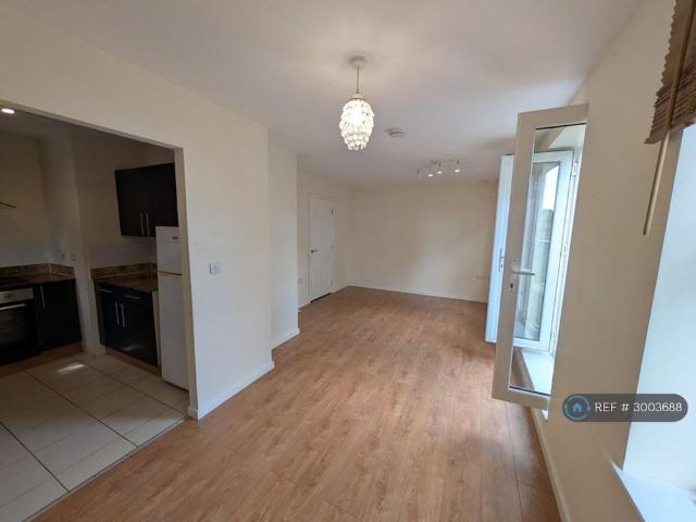 4 bedroom flat to rent