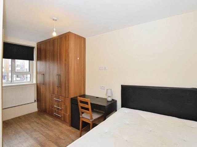 4 bedroom flat to rent