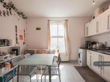 4 bedroom flat to rent