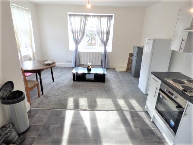 4 bedroom flat to rent