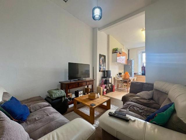 4 bedroom flat to rent