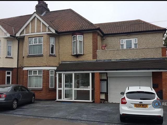 4 bedroom flat to rent