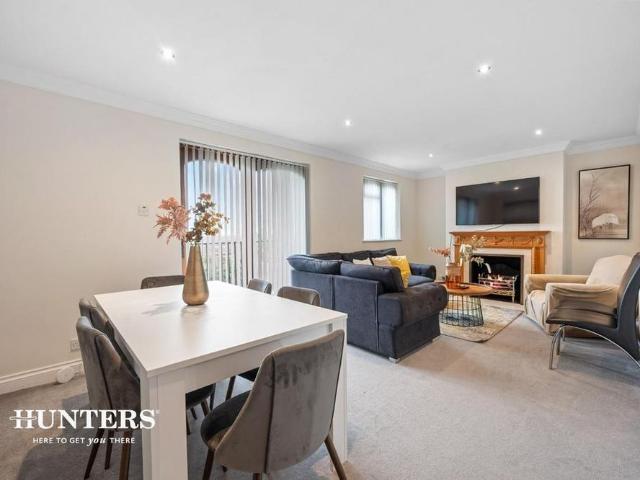 4 bedroom flat to rent