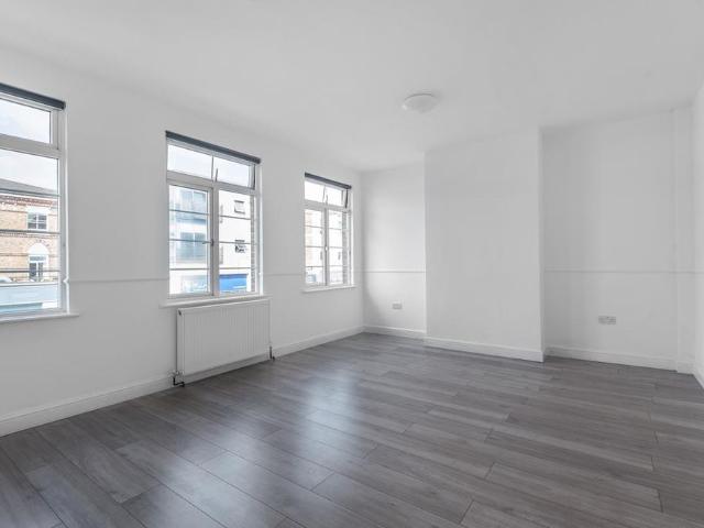 4 bedroom flat to rent