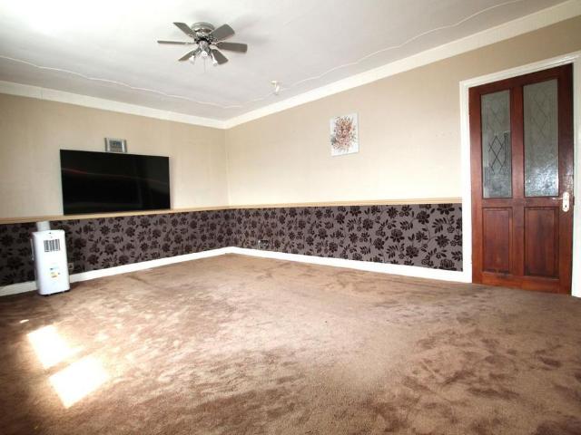 4 bedroom flat to rent
