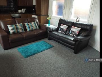 4 bedroom flat to rent