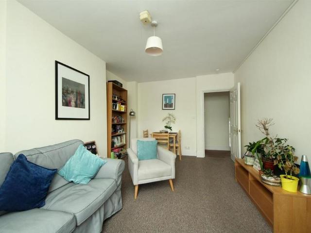 4 bedroom flat to rent