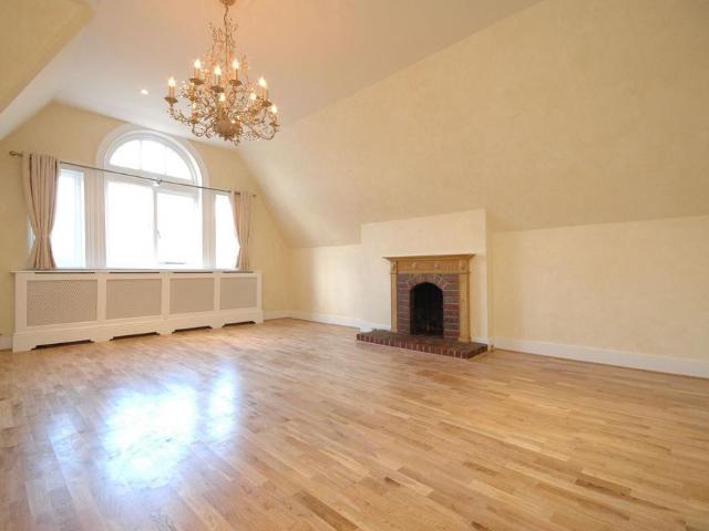 4 bedroom flat to rent
