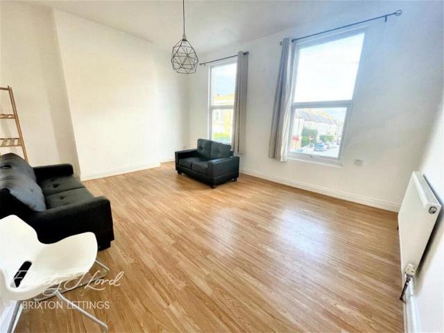 4 bedroom flat to rent