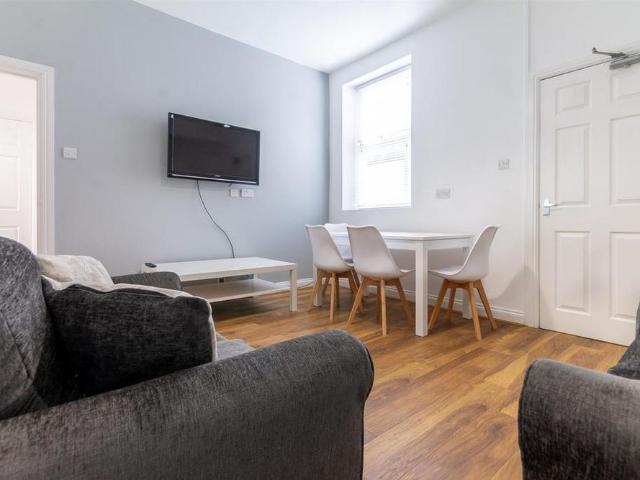 4 bedroom flat to rent