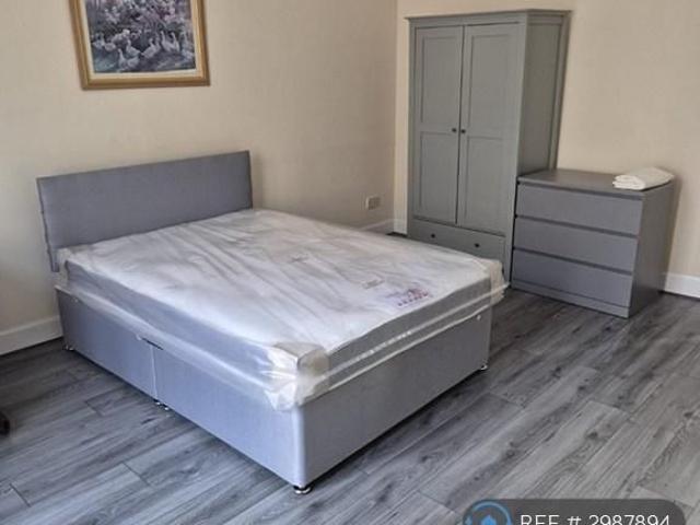4 bedroom flat to rent