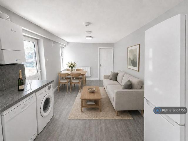 4 bedroom flat to rent