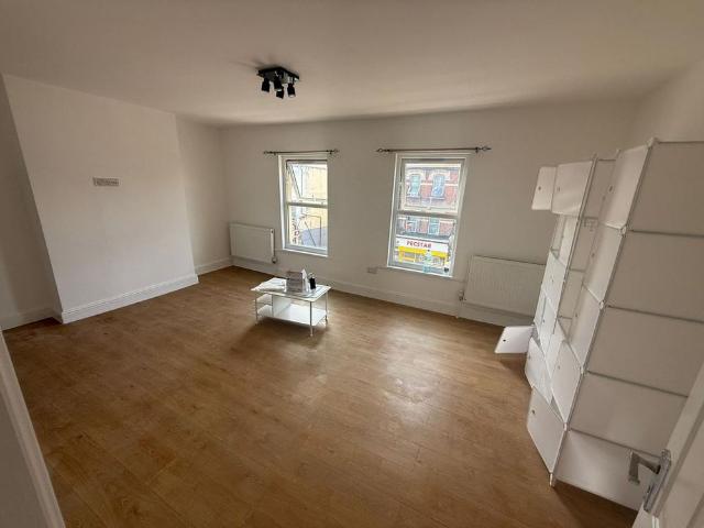 4 bedroom flat to rent