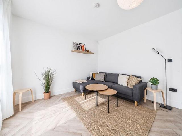 4 bedroom flat to rent