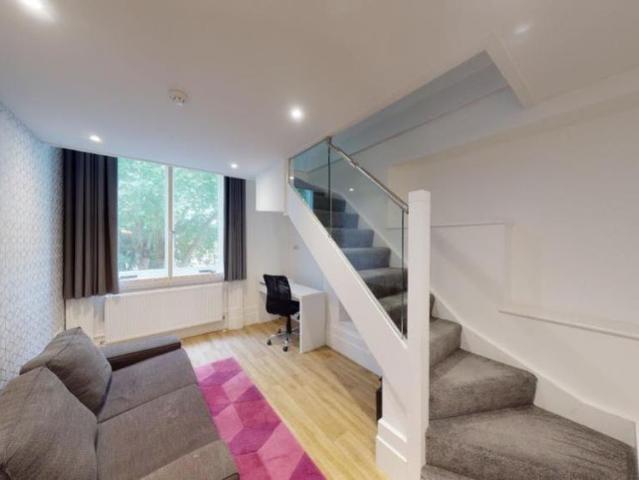 4 bedroom flat to rent