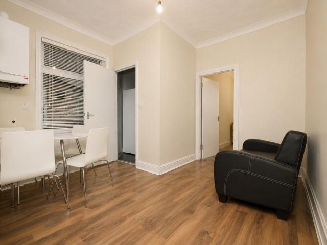 4 bedroom flat to rent