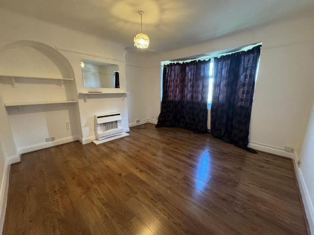 4 bedroom flat to rent
