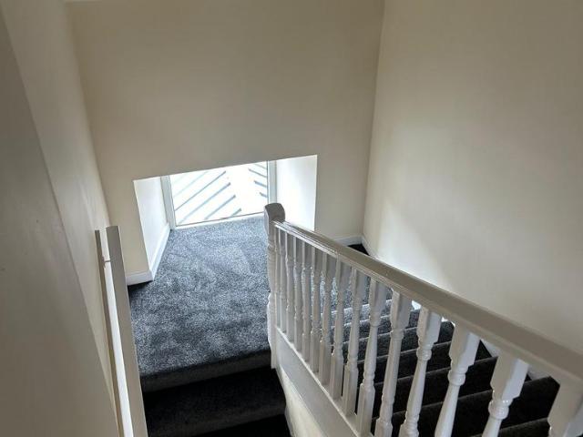 4 bedroom flat to rent