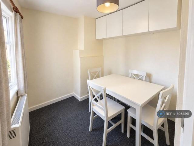 4 bedroom flat to rent