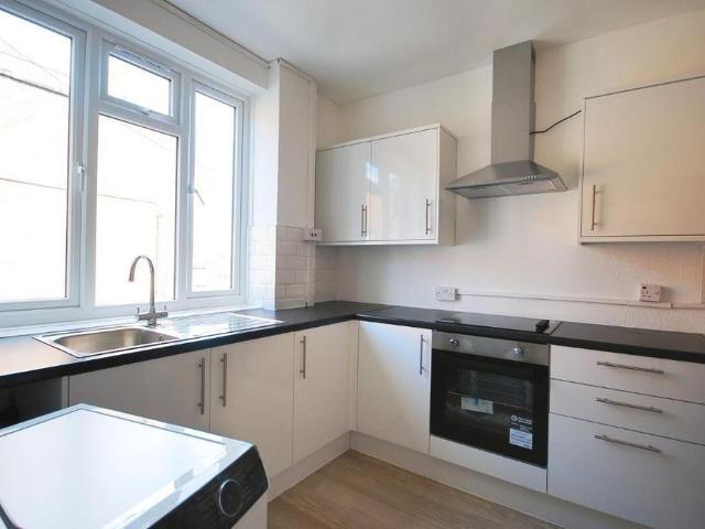 4 bedroom flat to rent