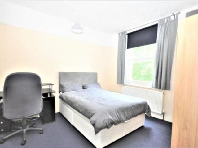 4 bedroom flat to rent