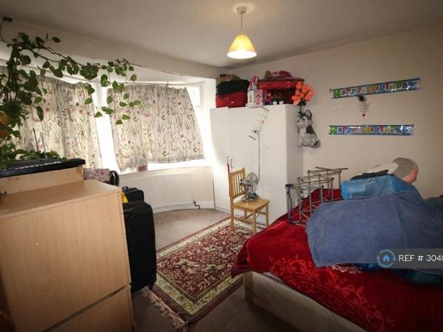 4 bedroom flat to rent