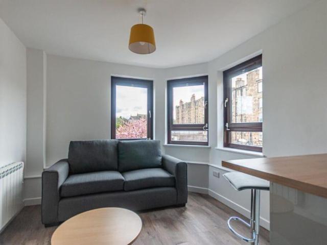 4 bedroom flat to rent