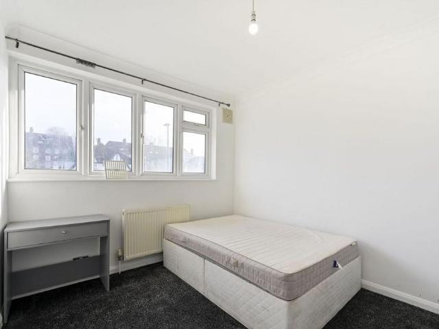 4 bedroom flat to rent