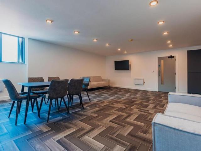 4 bedroom flat to rent