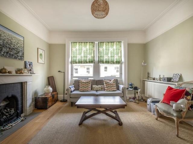 3 bedroom flat to rent