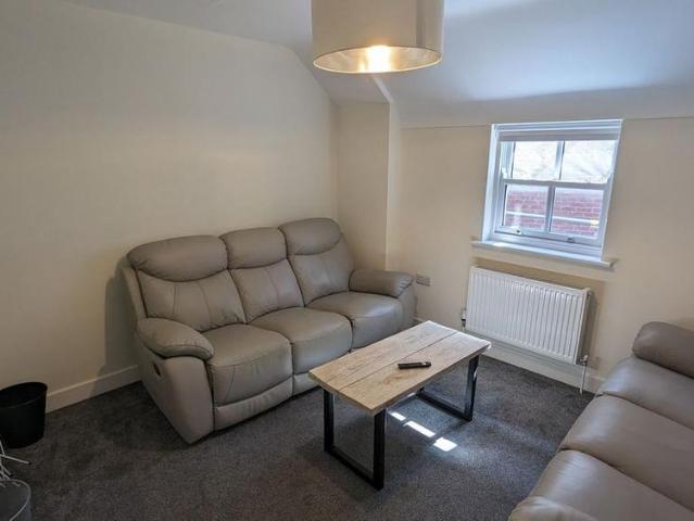 4 bedroom flat to rent