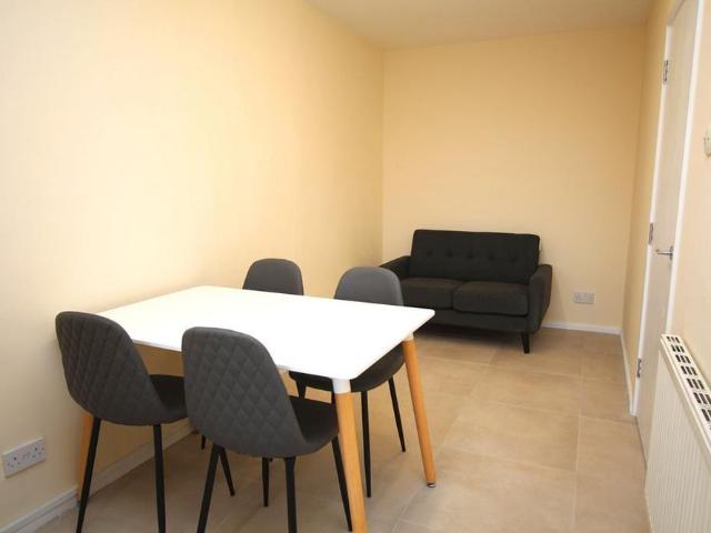 4 bedroom flat to rent