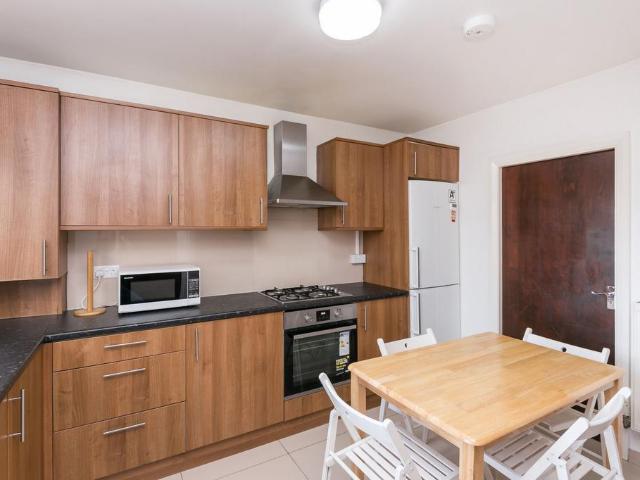 4 bedroom flat to rent