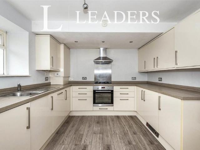 4 bedroom flat to rent