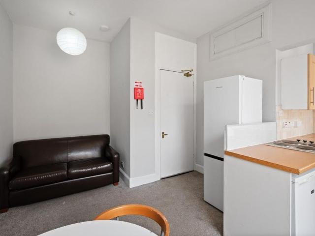 4 bedroom flat to rent