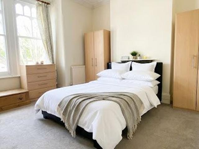 4 Bedroom flat available NOW!