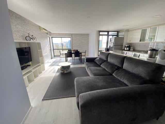 4 bedroom flat central location Belgian Tavern Area