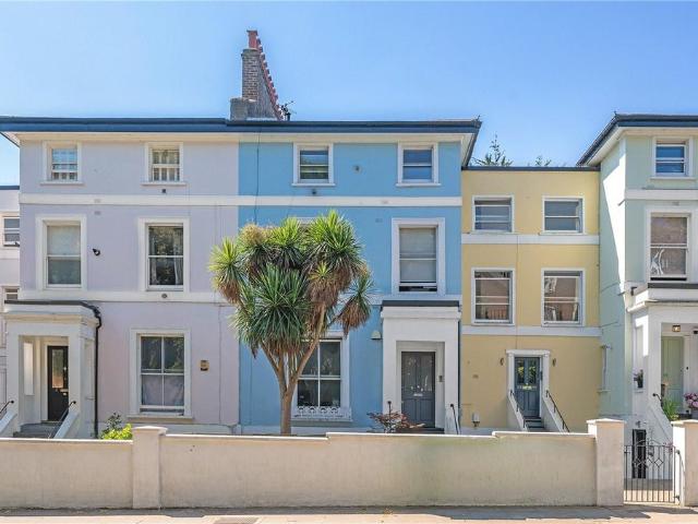 4 bedroom flat for sale
