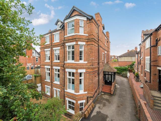 4 bedroom flat for sale