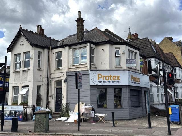 4 bedroom flat for sale