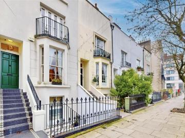 4 bedroom flat for sale