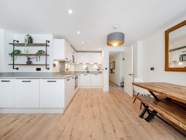 4 bedroom flat for sale