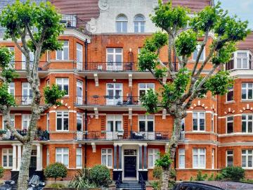 4 bedroom flat for sale