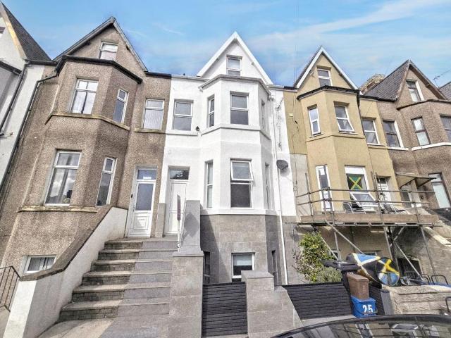 4 bedroom flat for sale