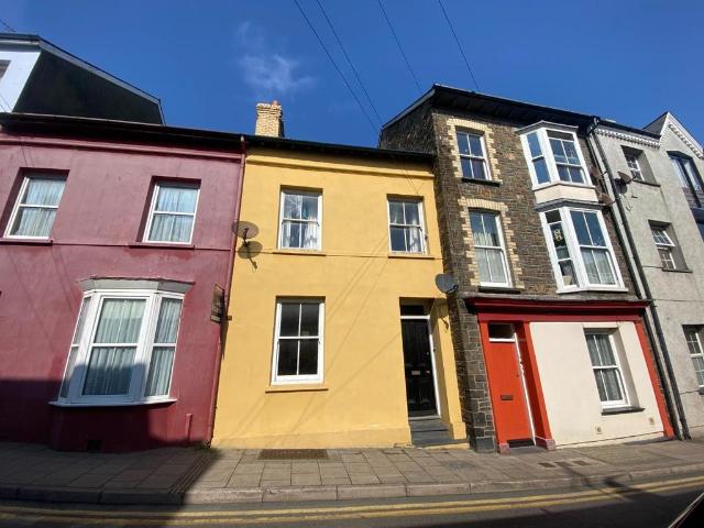 4 bedroom flat for sale