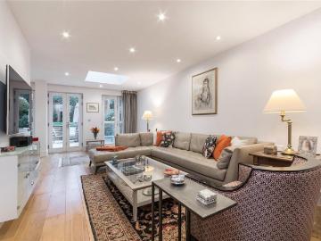 4 bedroom flat for sale
