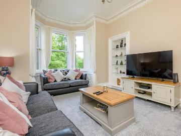 4 bedroom flat for sale