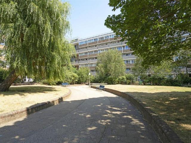 4 bedroom flat for sale