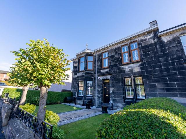 4 bedroom flat for sale